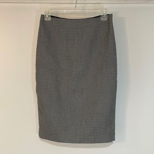 THE LIMITED skirt. Size 0 Tall. Black/white checkered.